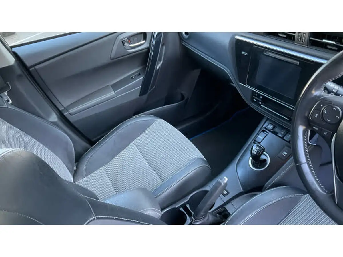 2016-toyota-auris-18-vvt-i-hsd-excel-leather-hatchback-big-13