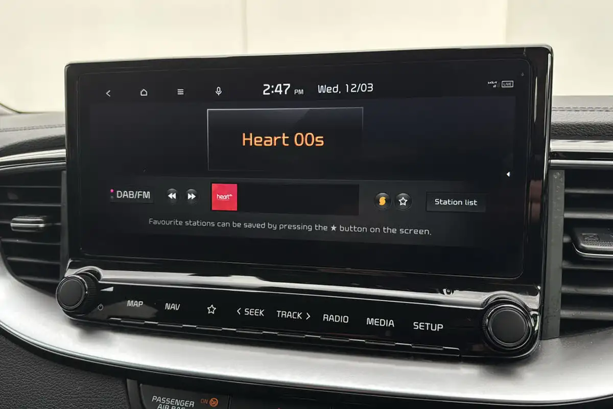2024-kia-ceed-15-t-gdi-3-hatchback-big-19