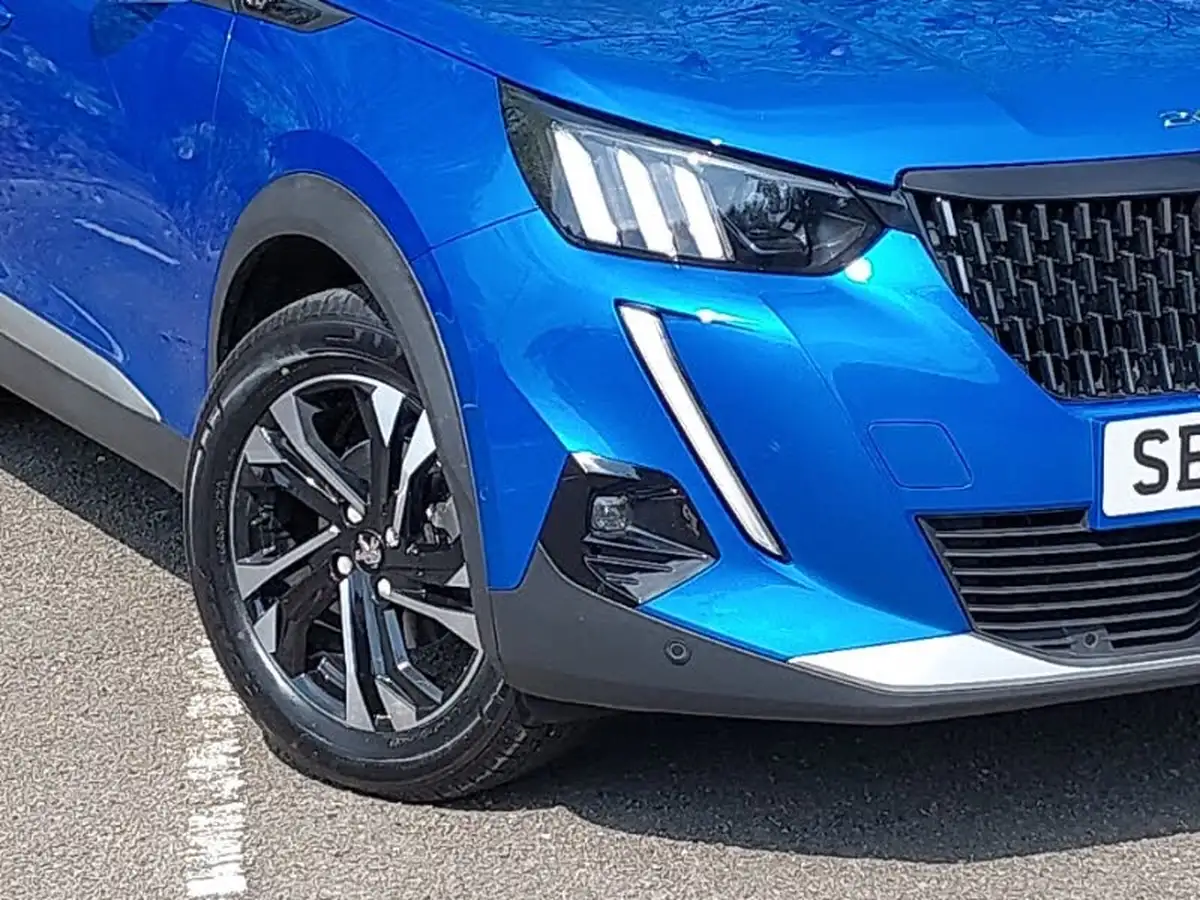 2022-peugeot-2008-suv-12-puretech-gt-big-8