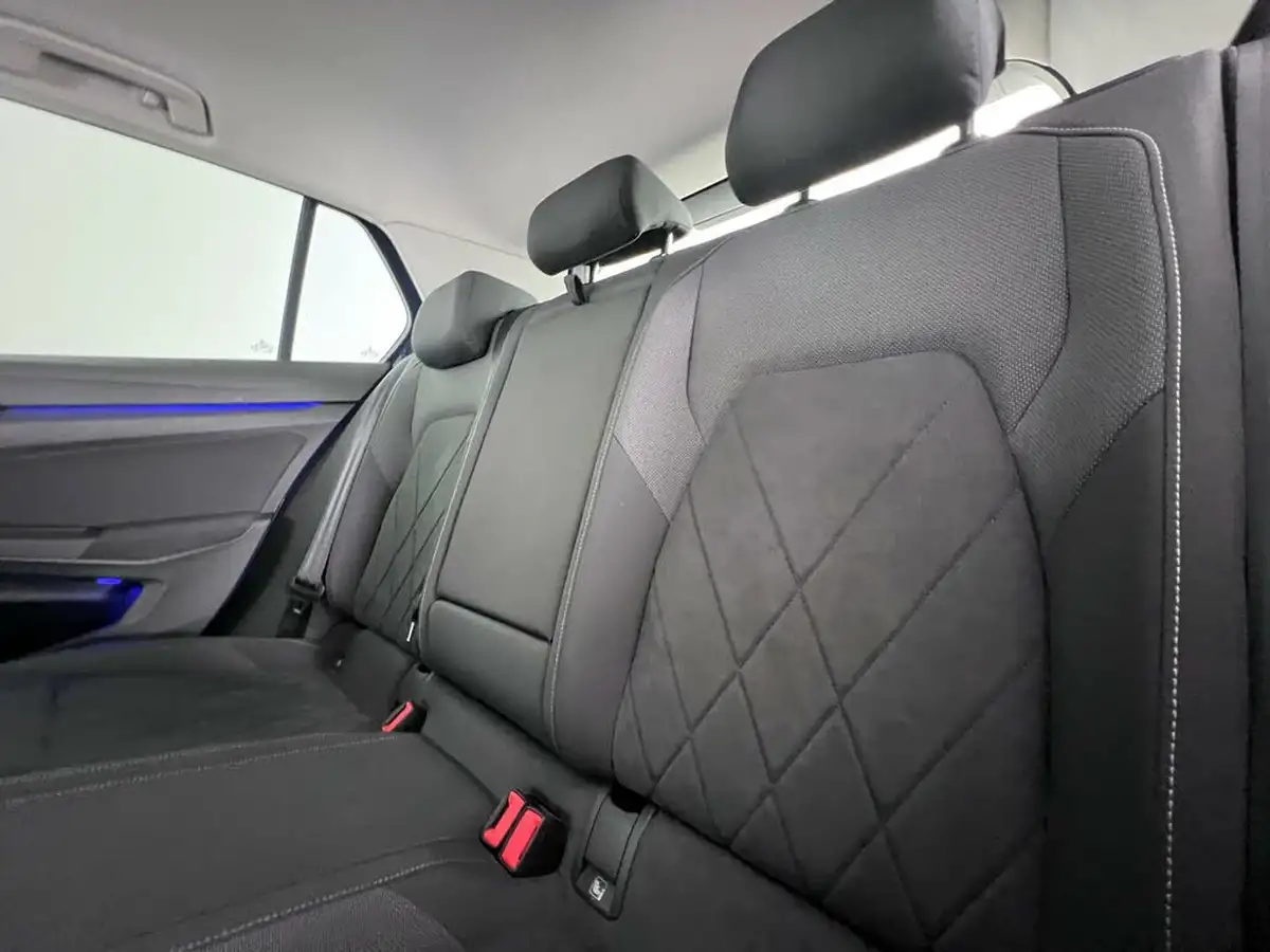 2021-volkswagen-golf-15-tsi-style-150ps-hatchback-big-7