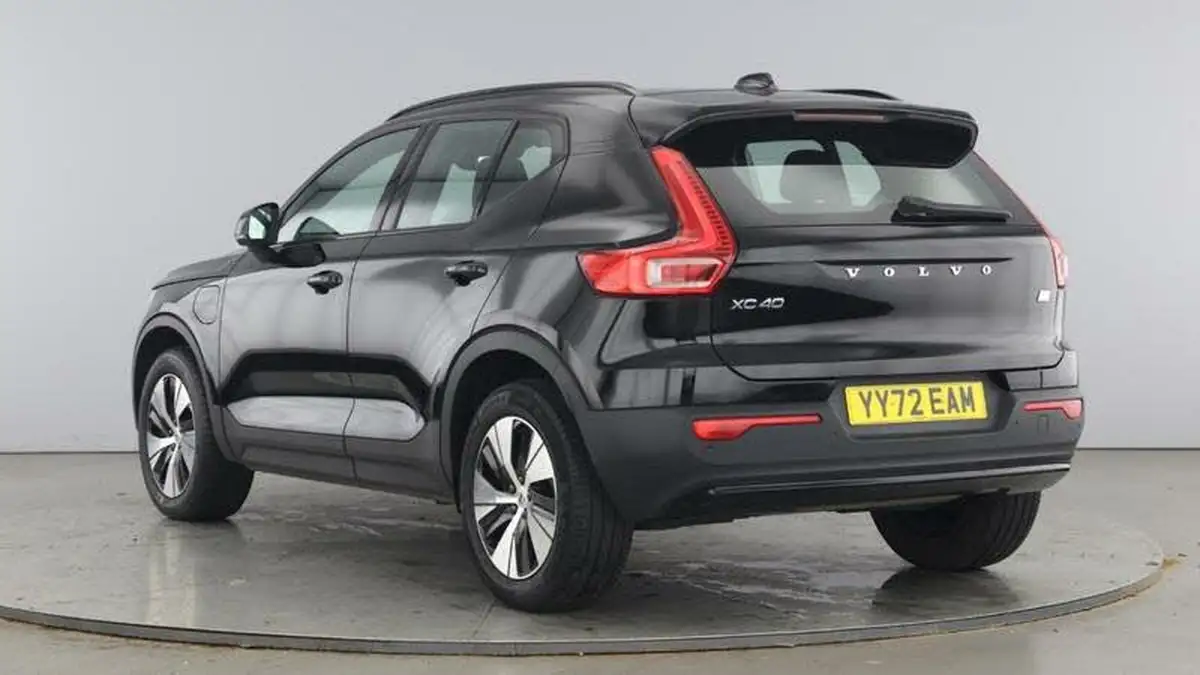 2022-volvo-xc40-15-t4-plus-big-2