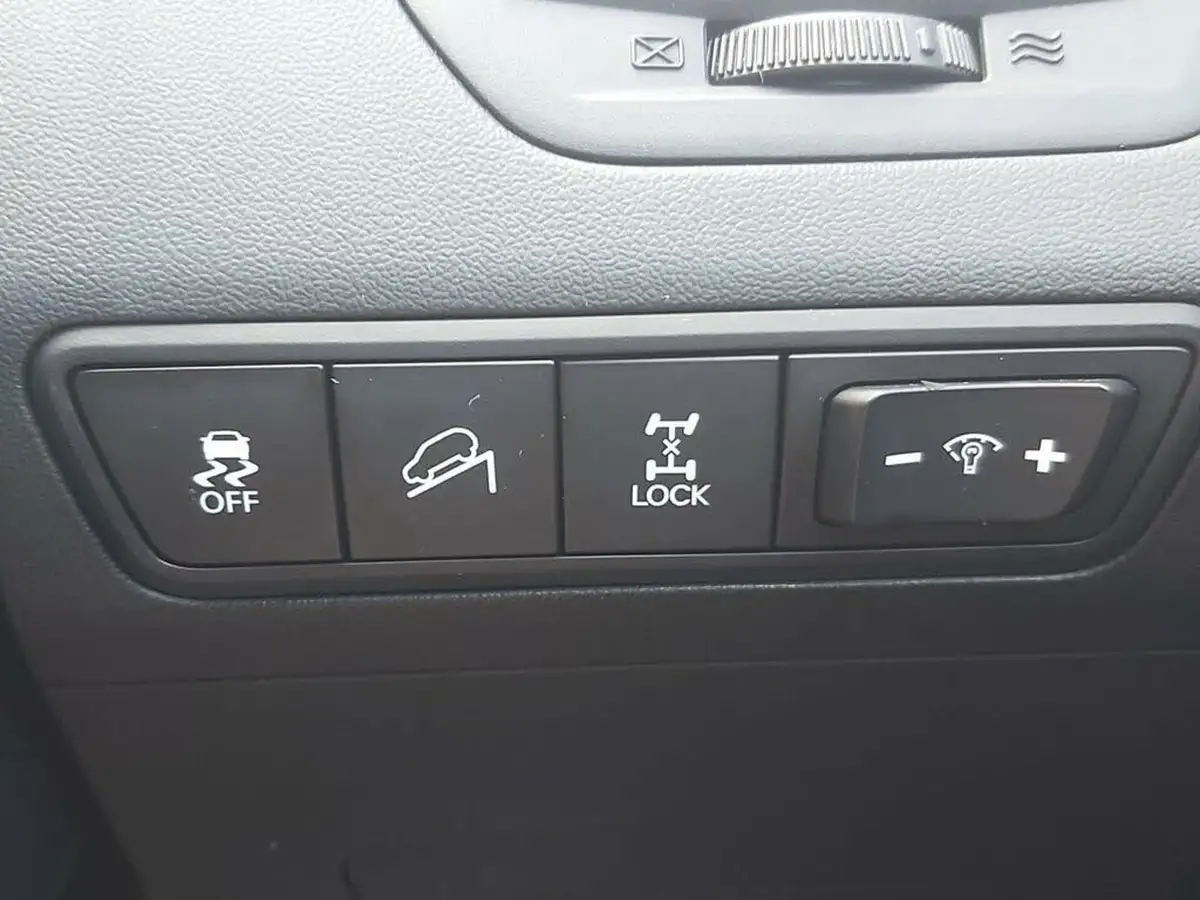 2012-hyundai-ix35-20td-premium-4wd-big-28