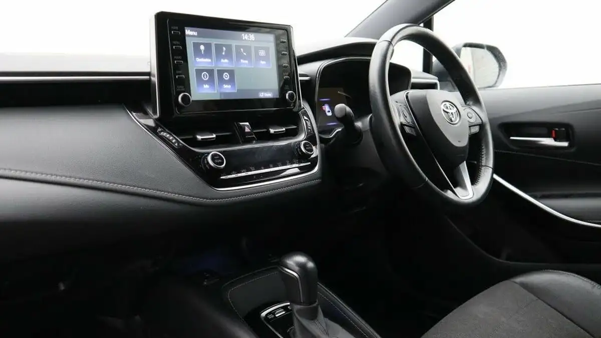 2021-toyota-corolla-18-vvt-i-design-trk-hatchback-5d-big-4