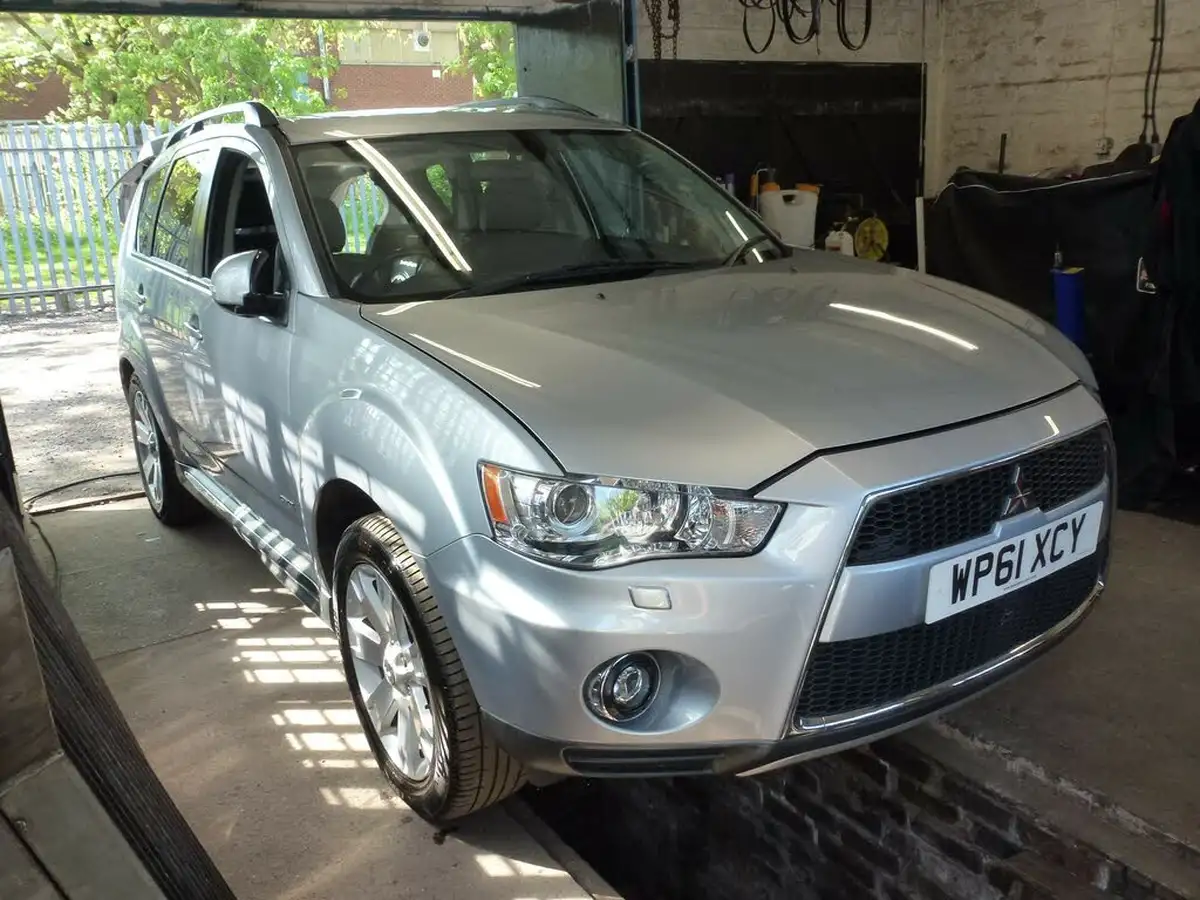 2012-mitsubishi-outlander-22td-gx4-2268cc-big-1