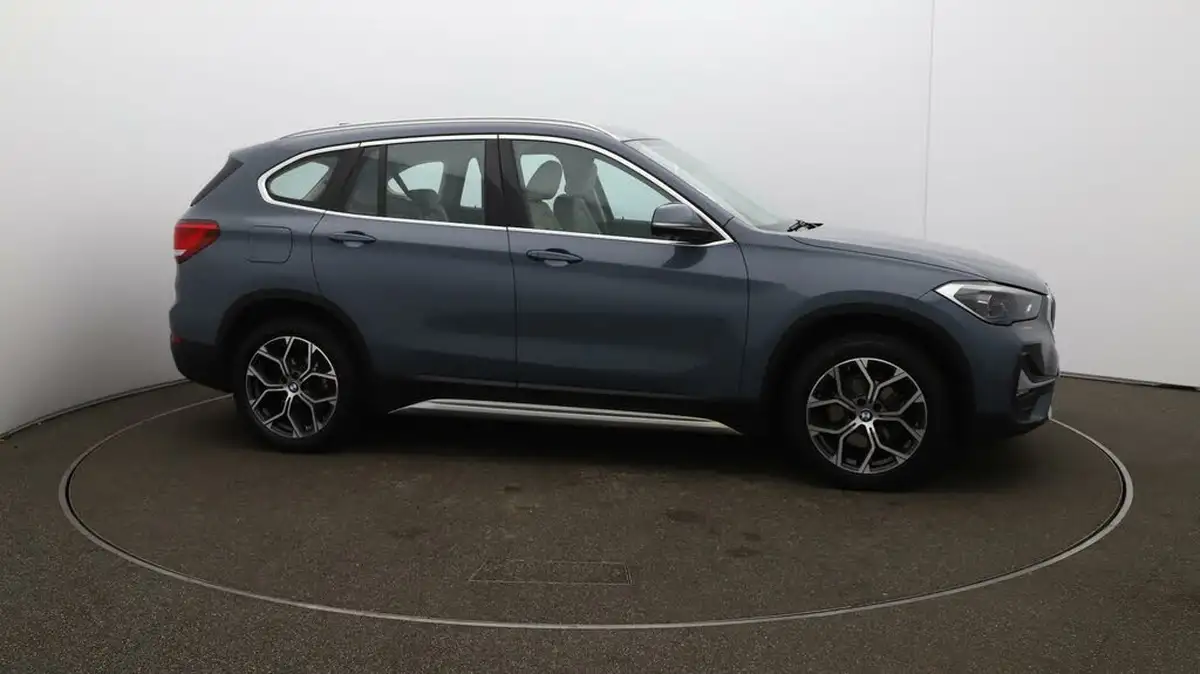 2021-bmw-x1-15-sdrive18i-xline-big-41