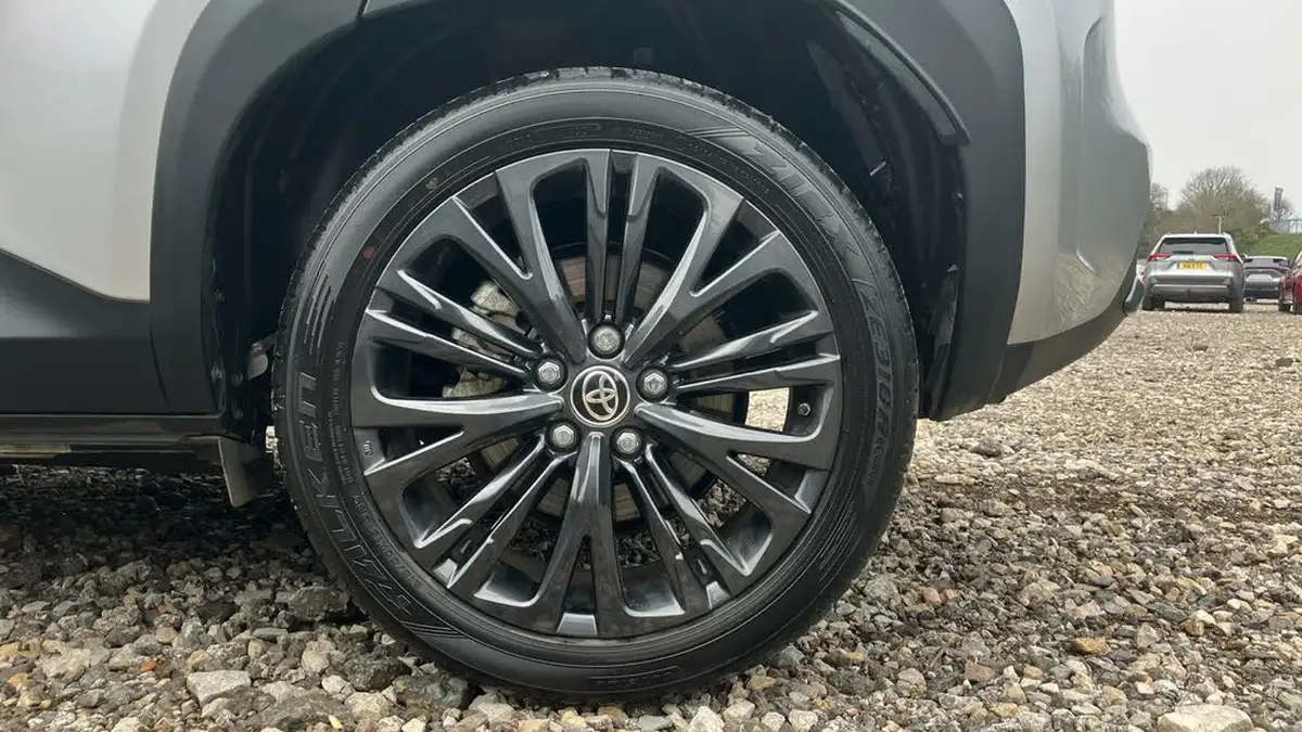 2022-toyota-yaris-cross-15-vvt-i-dynamic-big-17