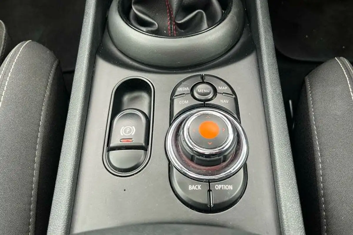2020-mini-clubman-15-cooper-sport-big-19