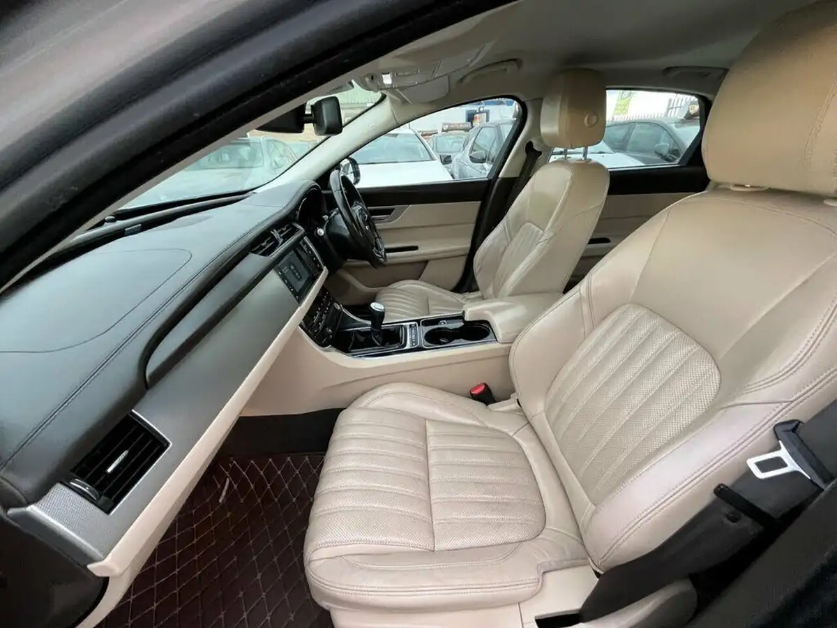 2015-jaguar-xf-20td-portfolio-180ps-big-8