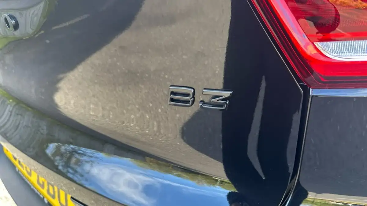 2025-volvo-xc40-20-b3-plus-black-edition-big-23