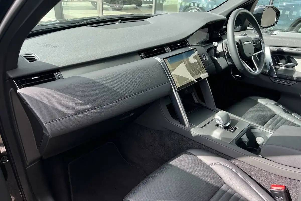 2024-land-rover-discovery-sport-15-p300e-dynamic-se-big-38