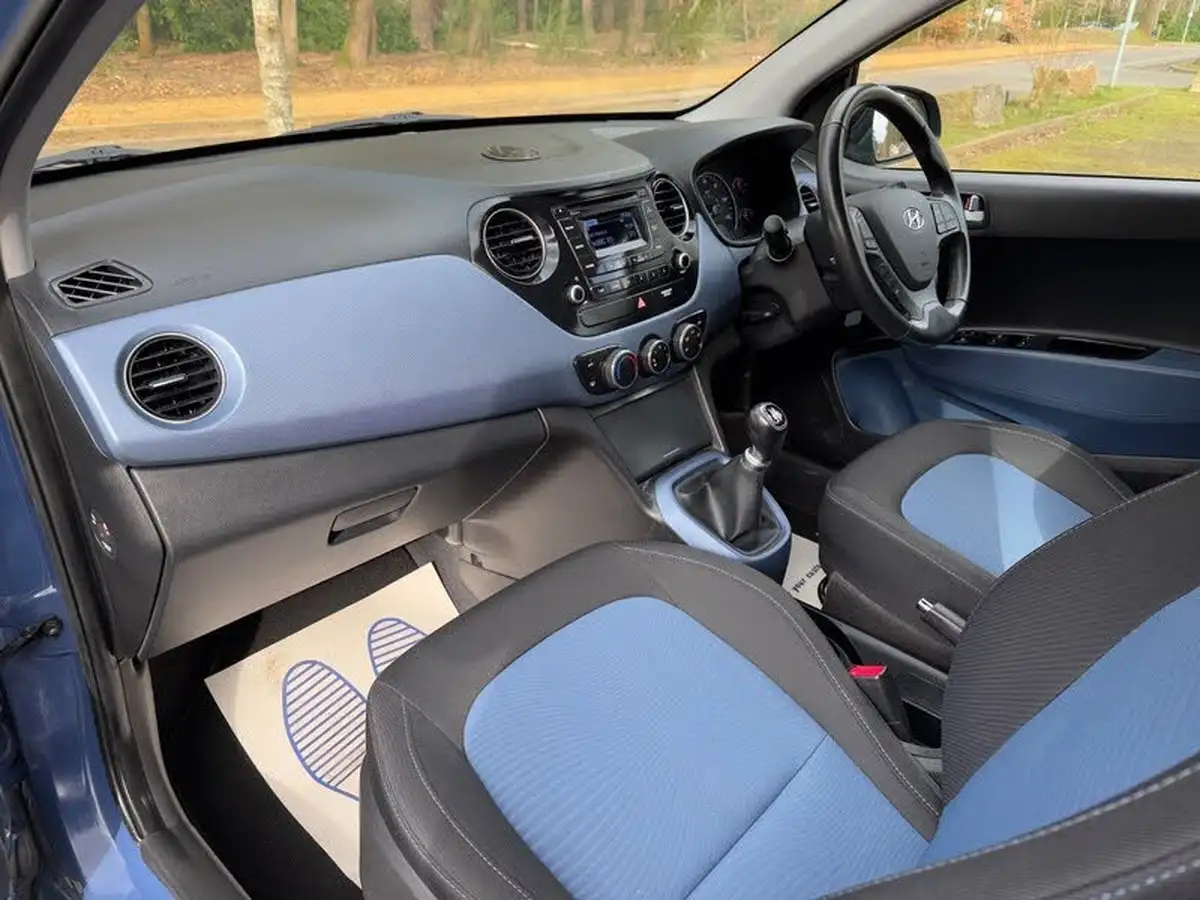 2014-hyundai-i10-10-premium-big-16