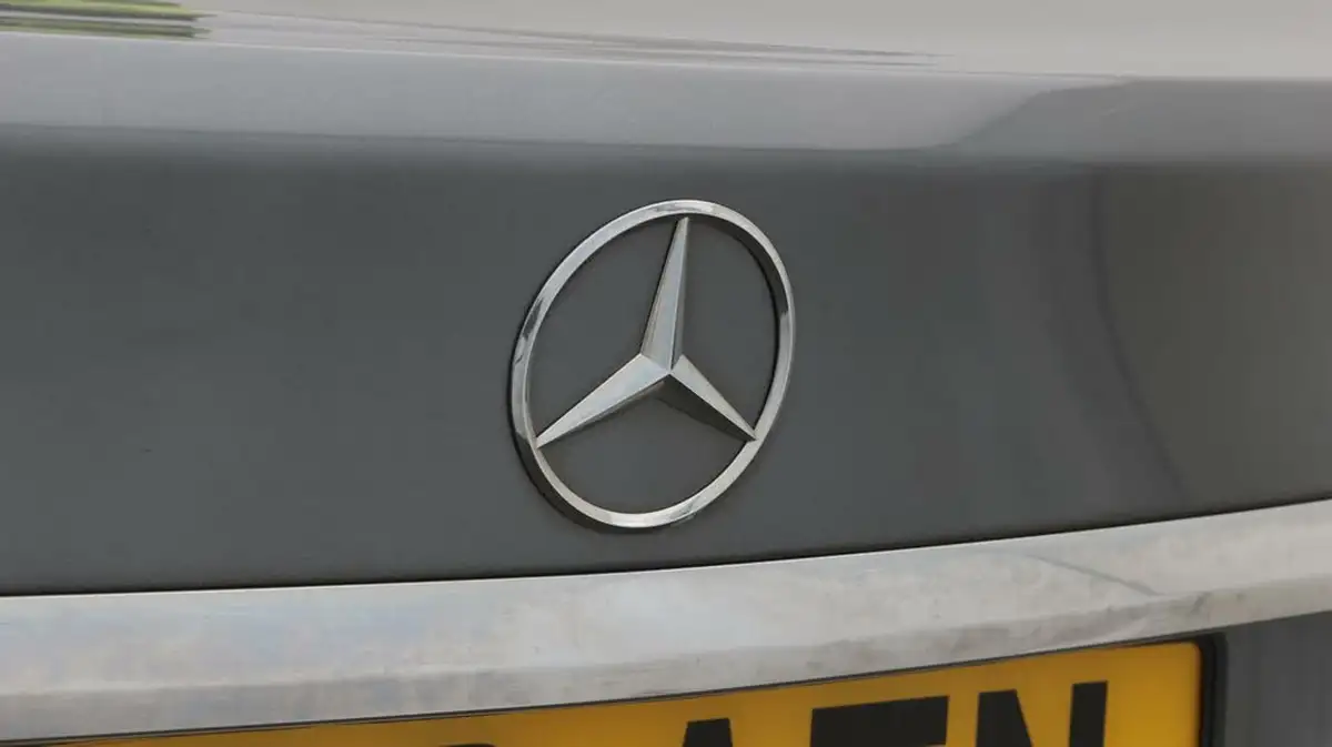 2019-mercedes-benz-c-class-20d-c300d-amg-line-245ps-ss-saloon-4d-big-20