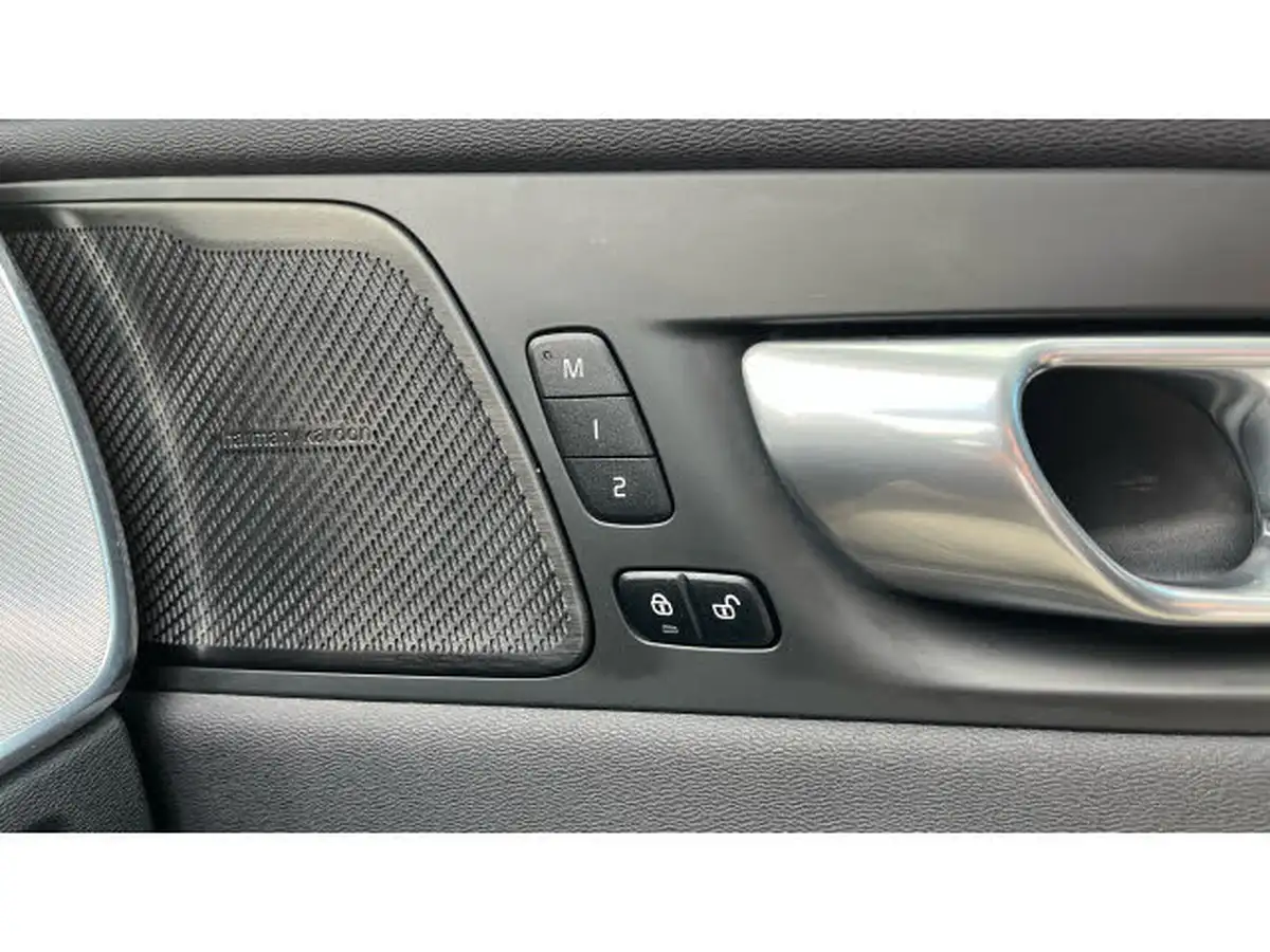 2023-volvo-xc60-20-b5-plus-big-26