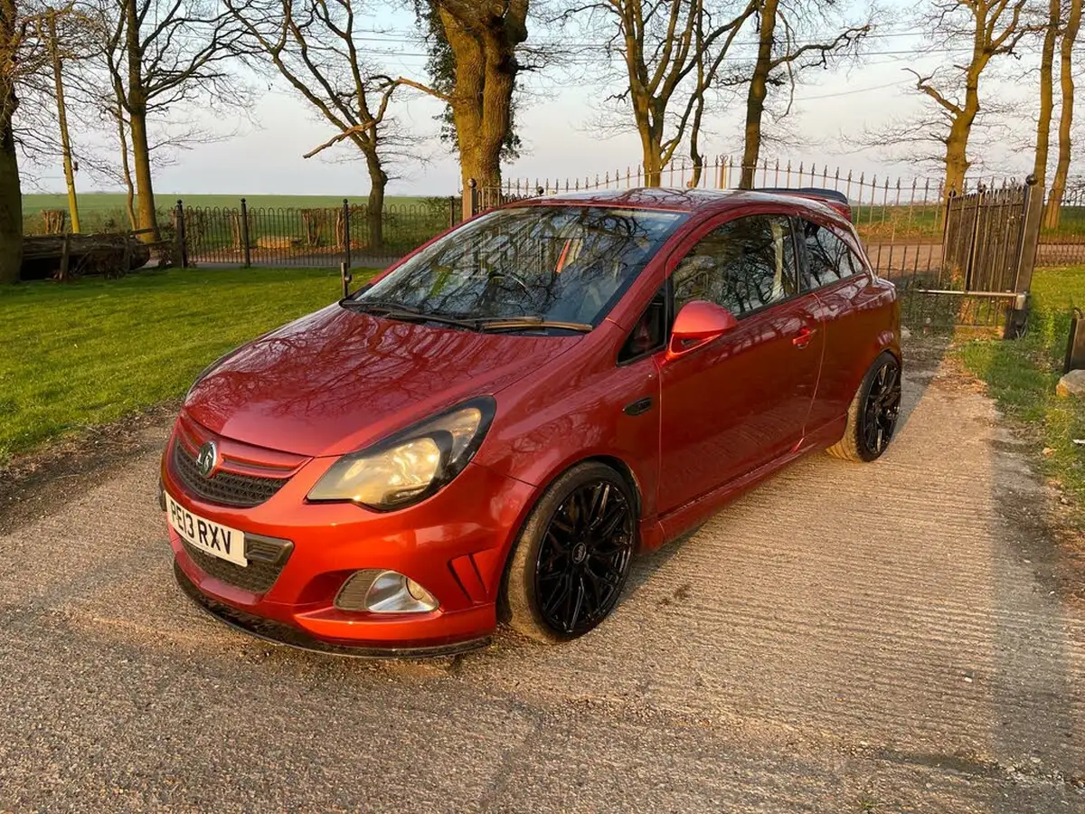 2013-vauxhall-corsa-16-vxr-nurburgring-edition-big-10
