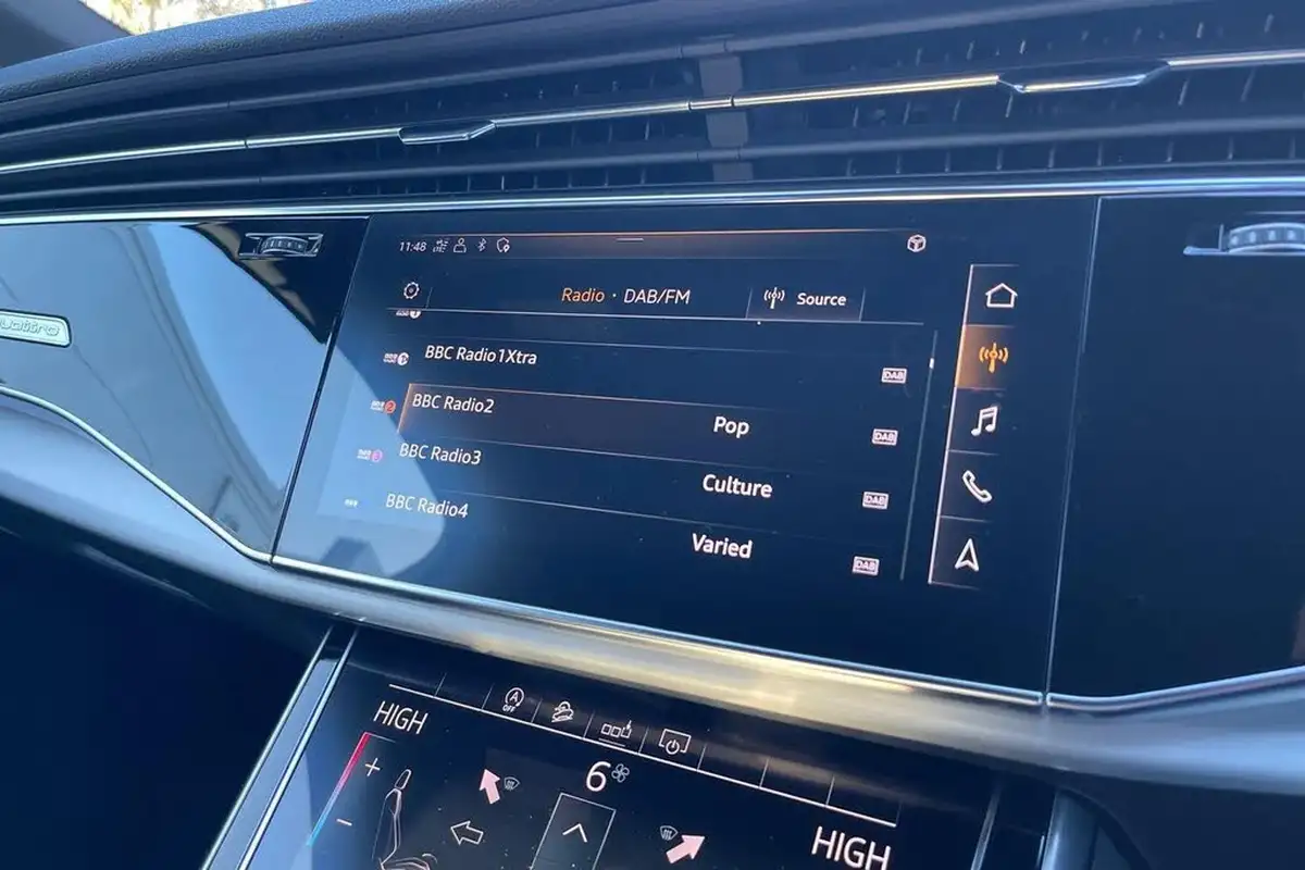 2020-audi-sq7-40tdi-big-33
