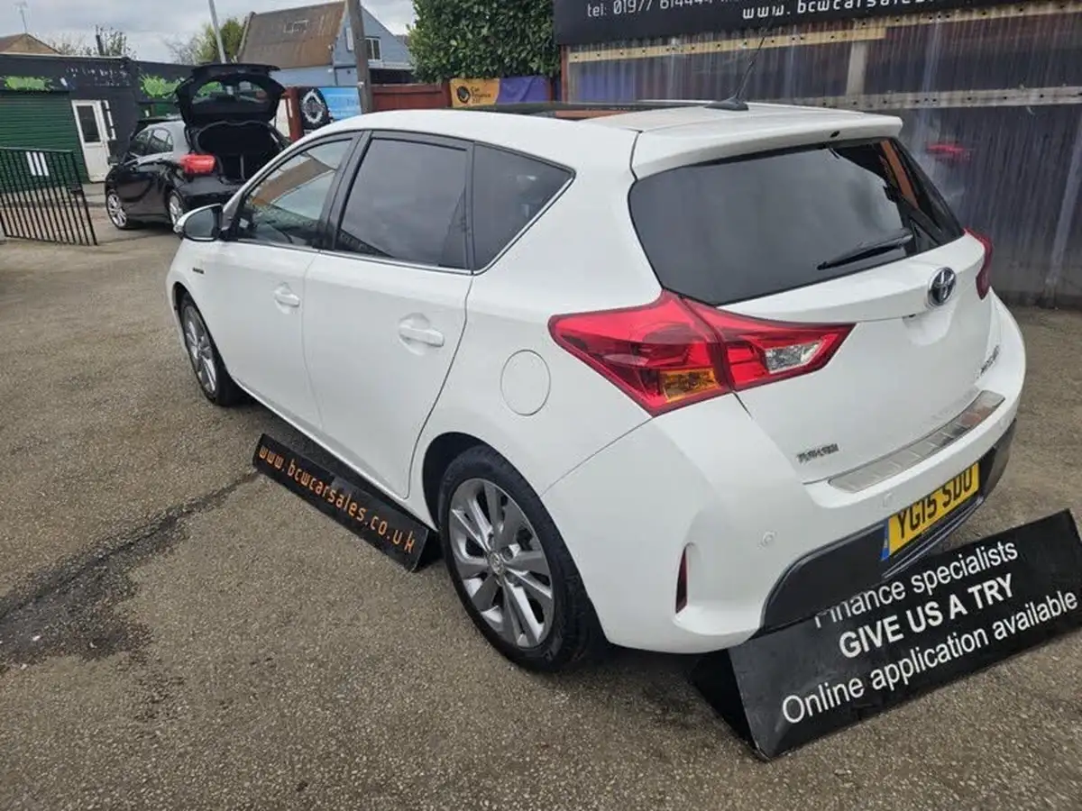 2015-toyota-auris-18-vvt-i-hsd-excel-hatchback-e-cvt-big-5