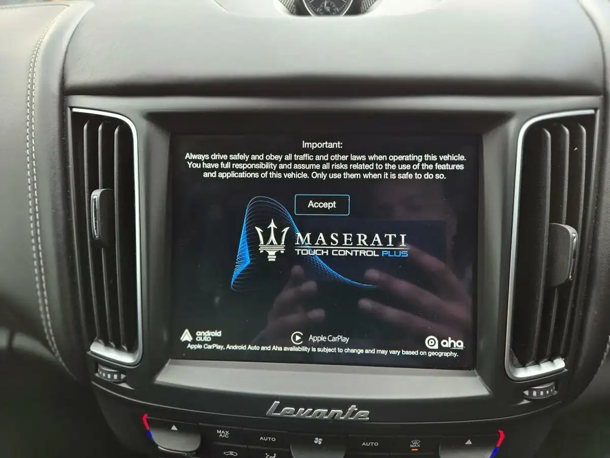 2019-maserati-levante-30-granlusso-big-43