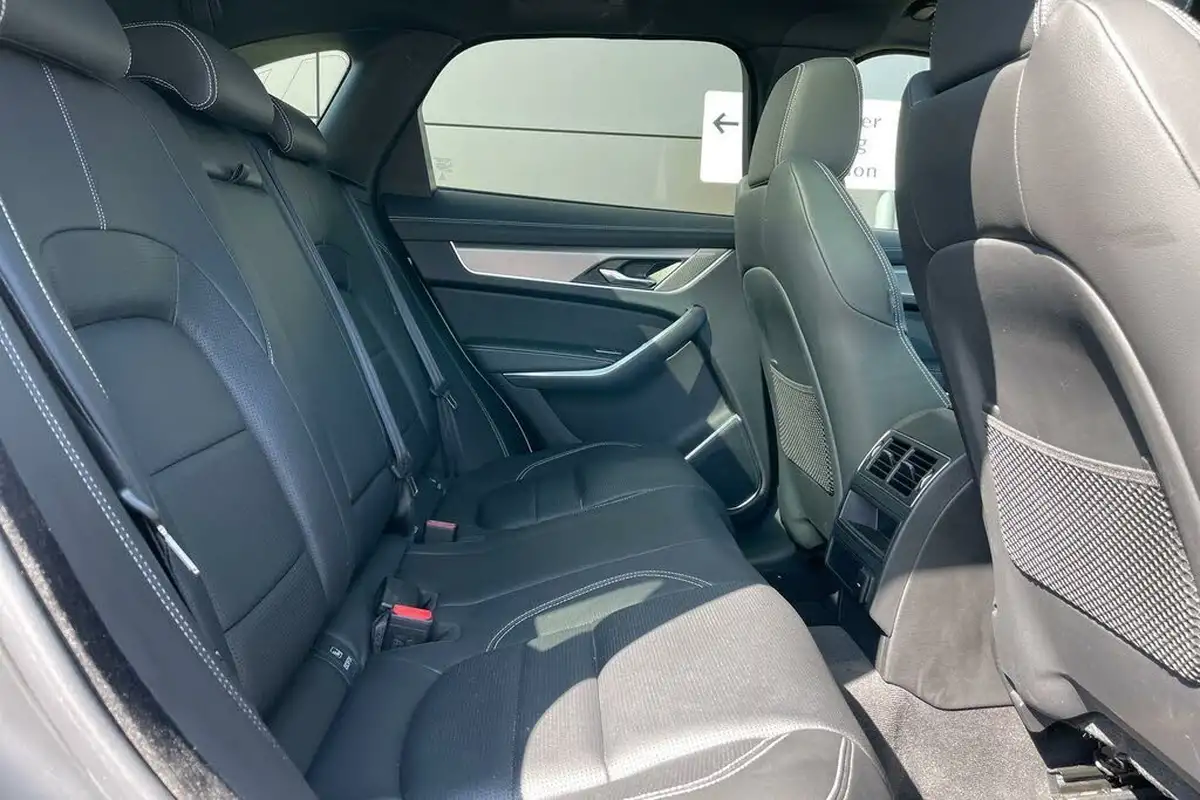 2023-jaguar-f-pace-20-d200-r-dynamic-se-black-big-19
