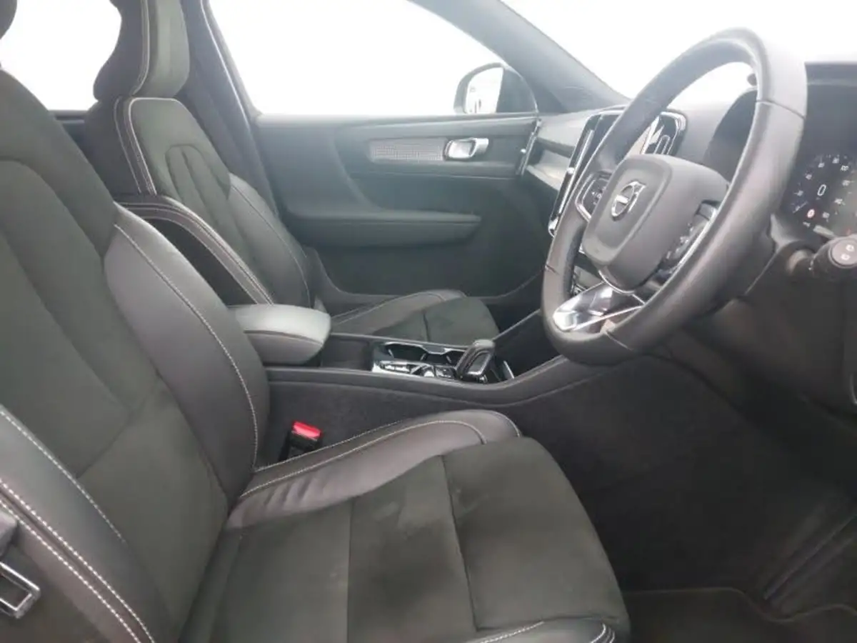 2022-volvo-xc40-15-t4-r-design-big-10