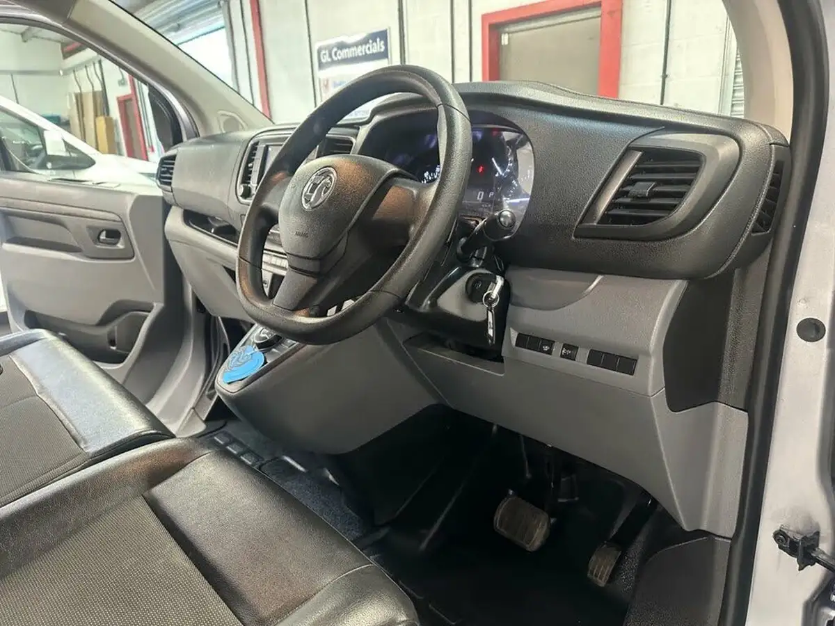 2022-vauxhall-vivaro-20td-3100-l2h1-dynamic-panel-auto-big-21