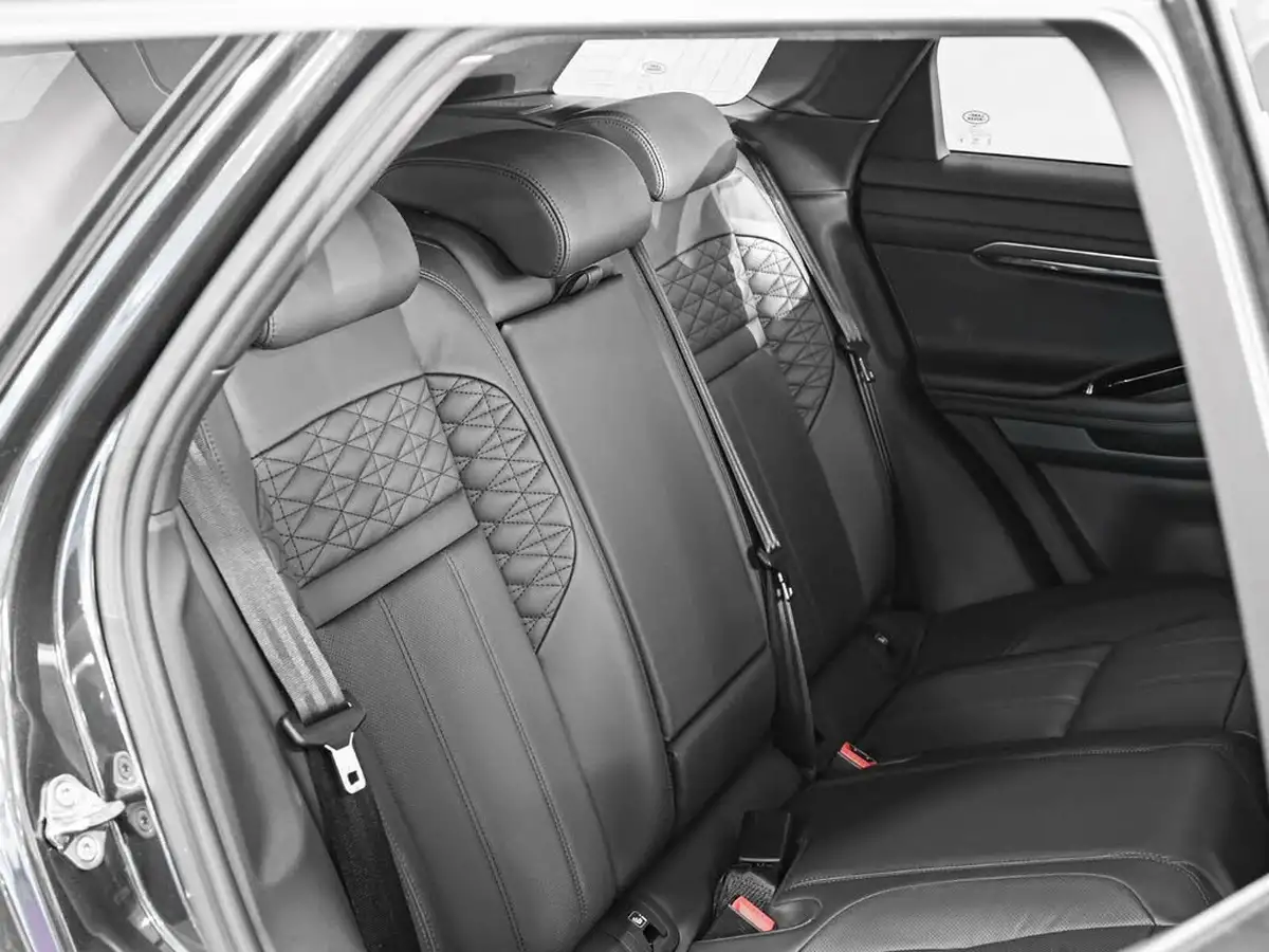 2023-land-rover-range-rover-evoque-15-p300e-autobiography-big-18