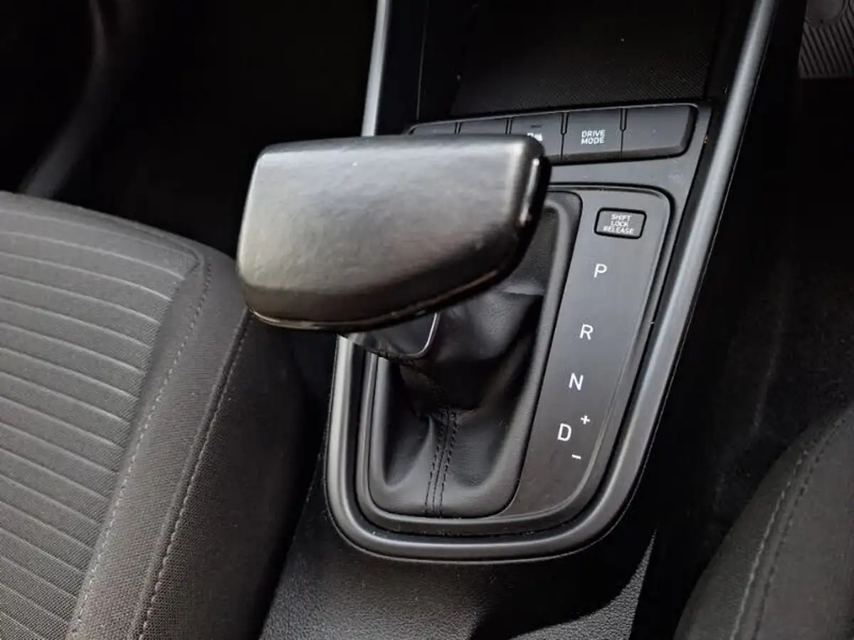 2022-hyundai-i20-10-t-gdi-se-connect-dct-big-18
