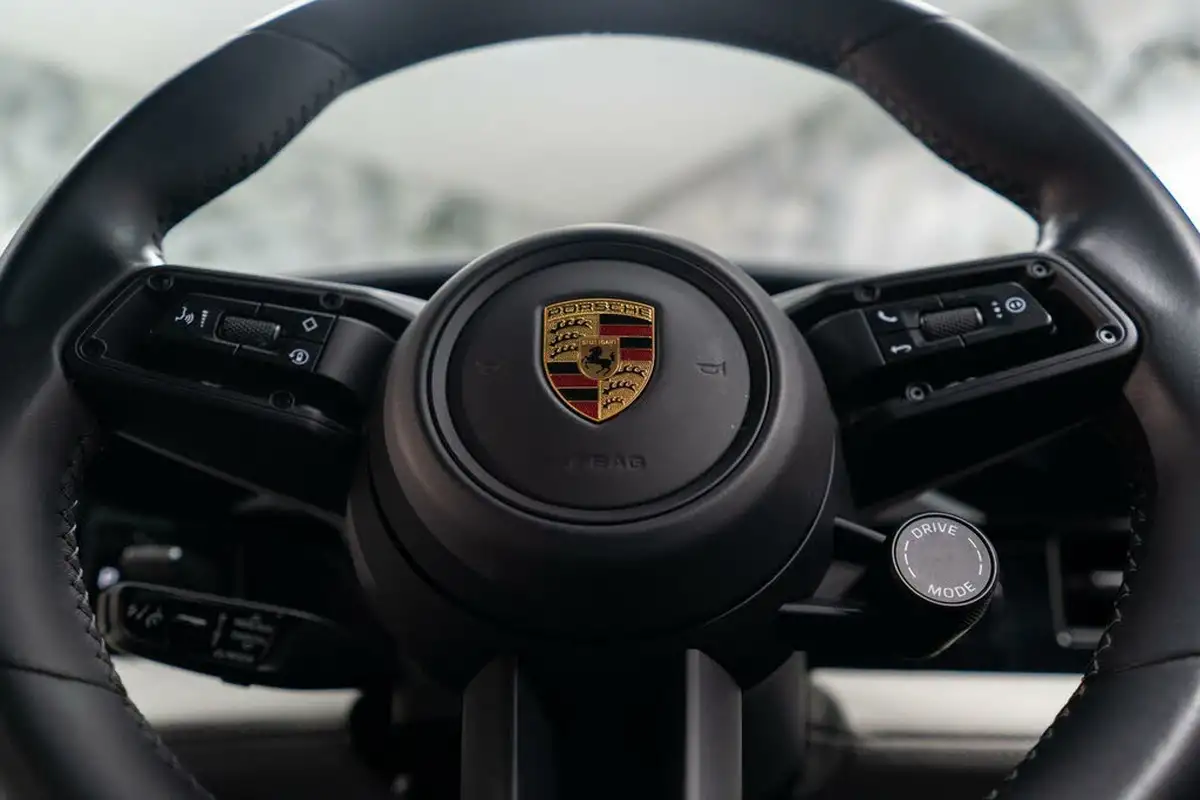 2022-porsche-taycan-e-4s-cross-turismo-big-33