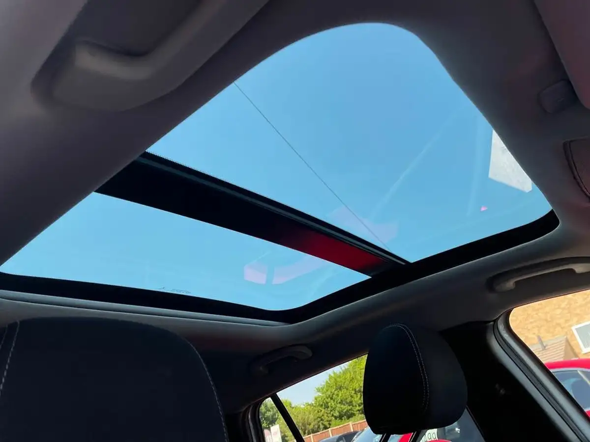 2019-infiniti-q30-20-sport-big-27
