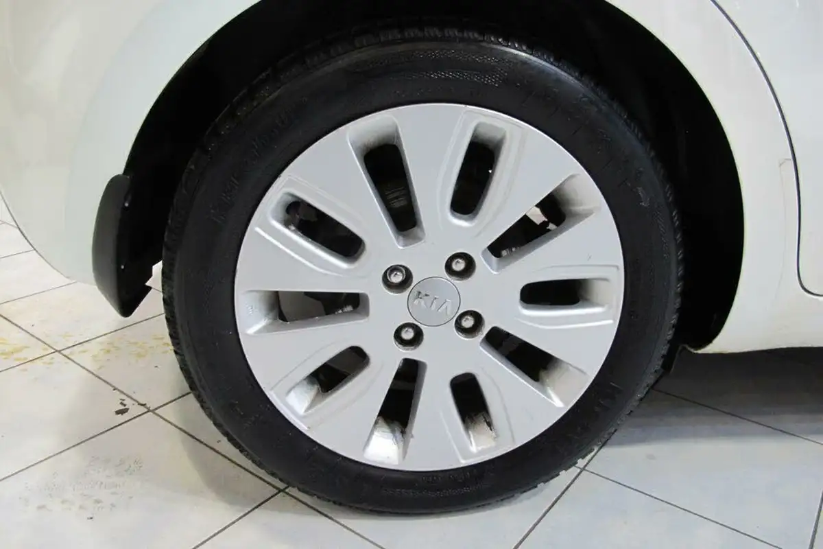 2012-kia-rio-125-2-5d-big-35