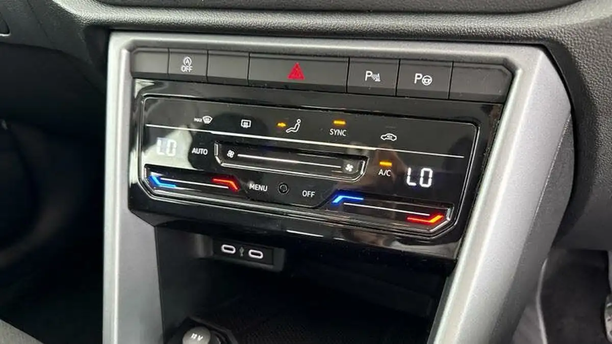 2022-volkswagen-t-roc-10-tsi-life-big-25