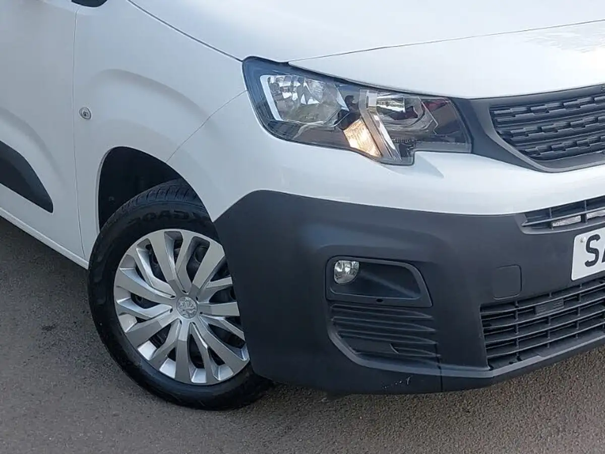 2019-peugeot-partner-15-bluehdi-1000-professional-100ps-eu6dt-panel-big-8