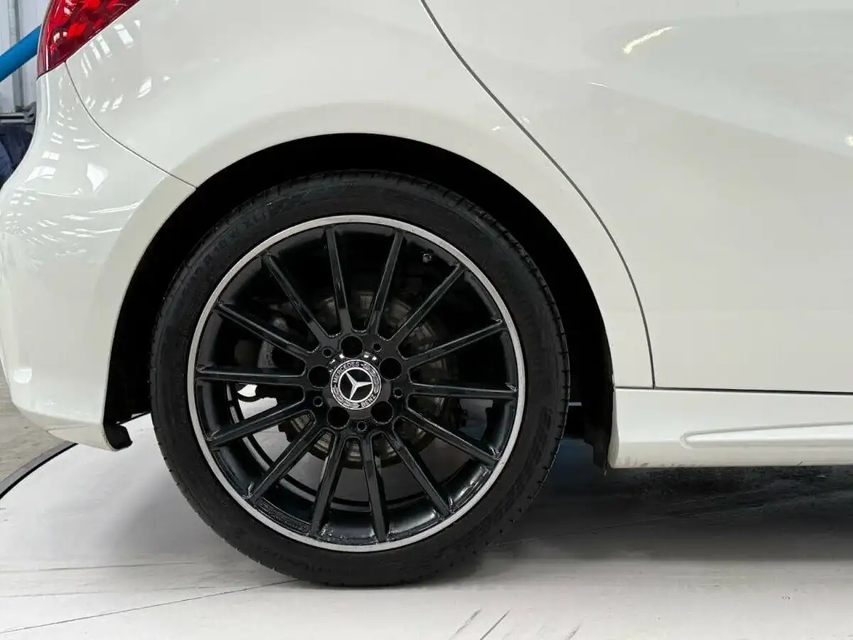 2017-mercedes-benz-a-class-16-a160-amg-line-ss-big-12