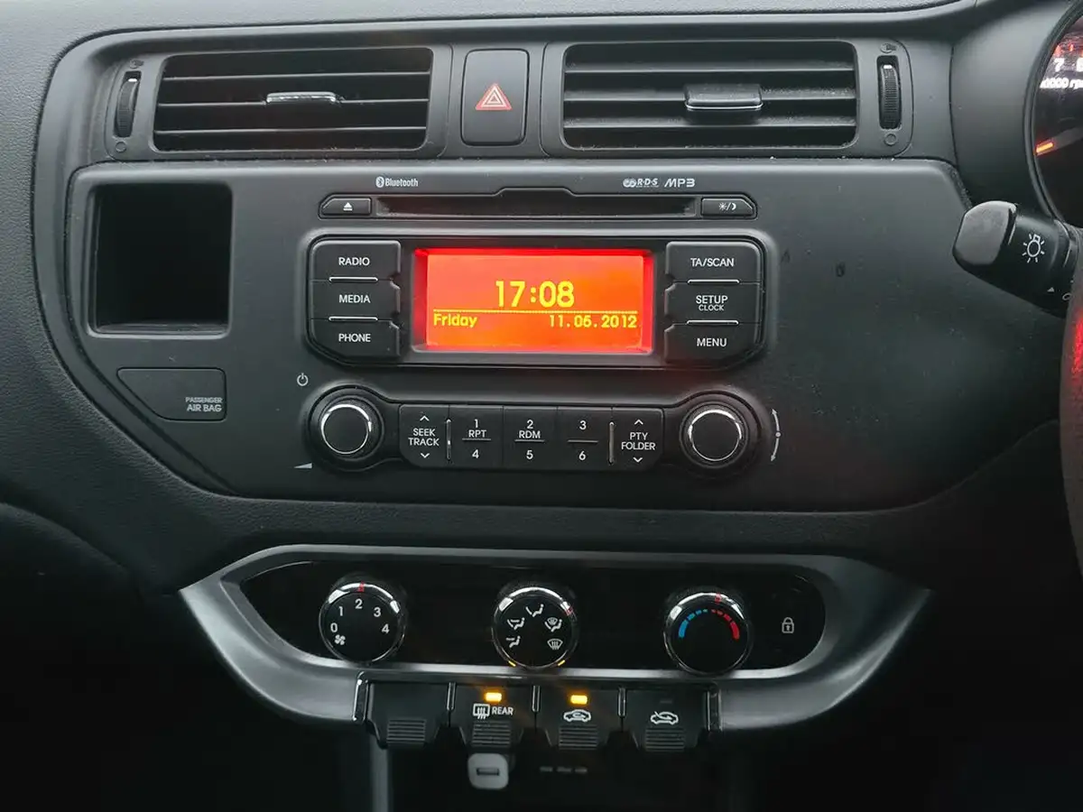 2012-kia-rio-125-1-5d-big-5