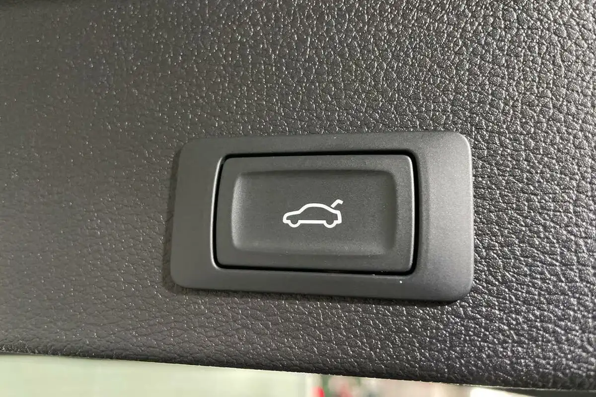 2023-audi-q2-10-30-tfsi-sport-big-18