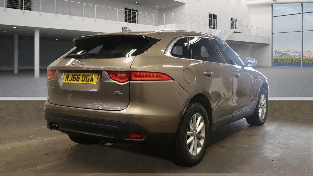2016-jaguar-f-pace-20-i4d-prestige-awd-auto-big-3