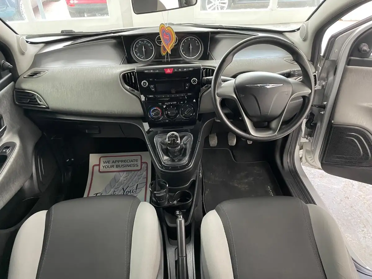 2014-chrysler-ypsilon-12-s-big-10