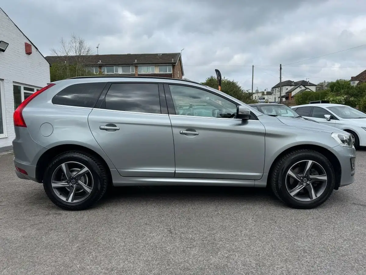 2015-volvo-xc60-24td-d5-r-design-220bhp-ss-geartronic-big-2