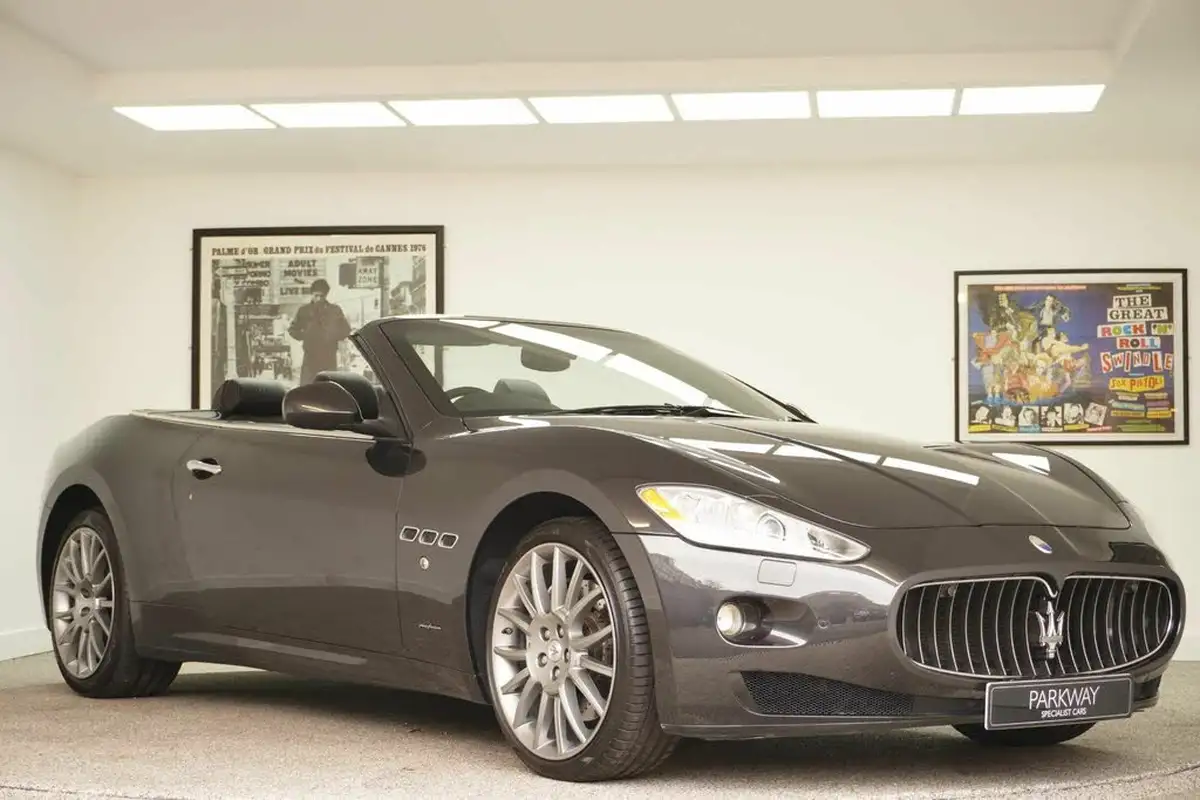 2010-maserati-grancabrio-47-big-16