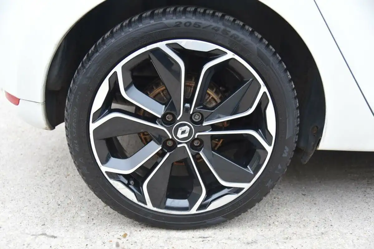 2017-renault-clio-09-tce-dynamique-s-nav-big-54