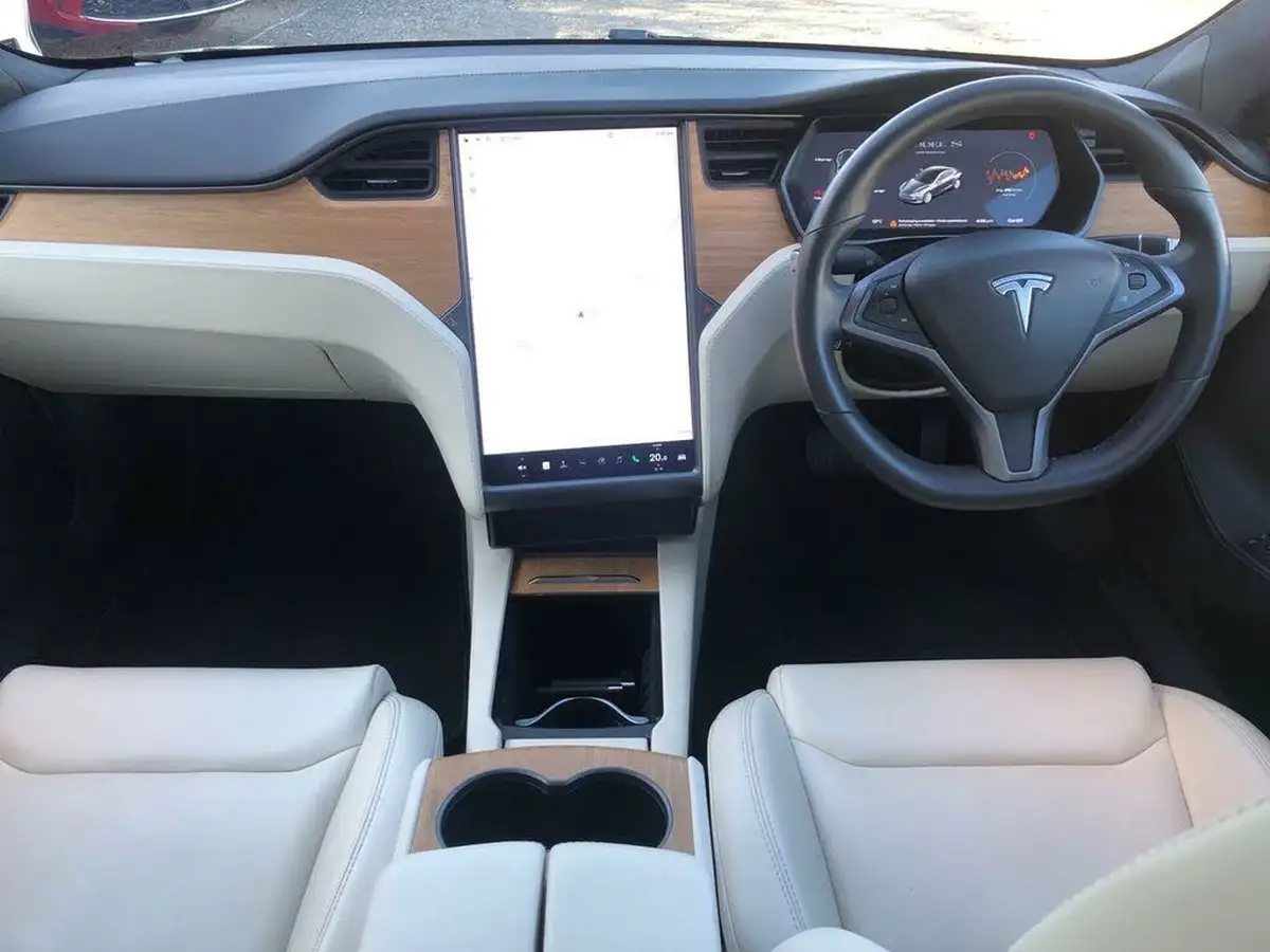 2020-tesla-model-s-e-long-range-big-9