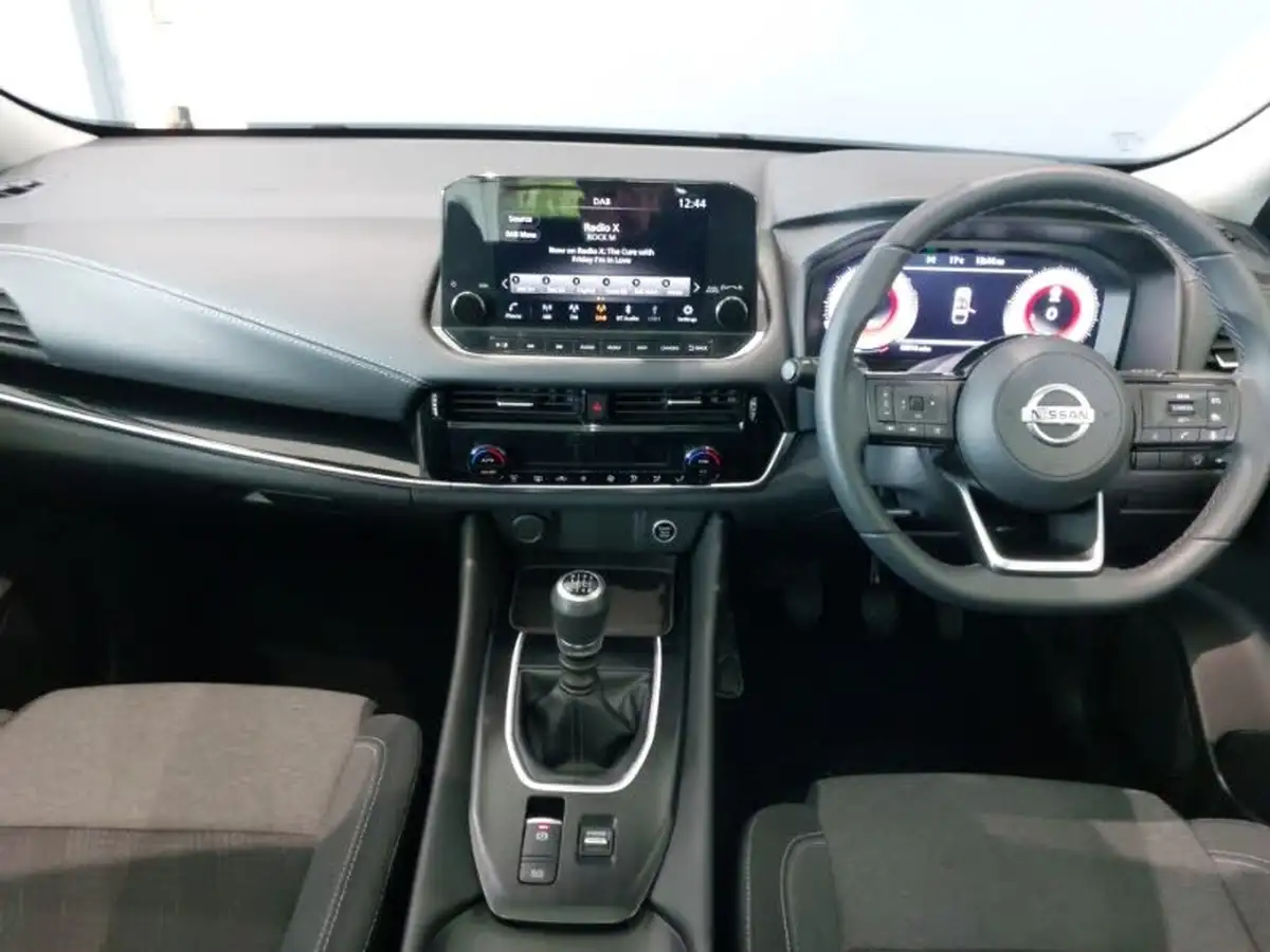 2022-nissan-qashqai-13-dig-t-n-connecta-140ps-big-2
