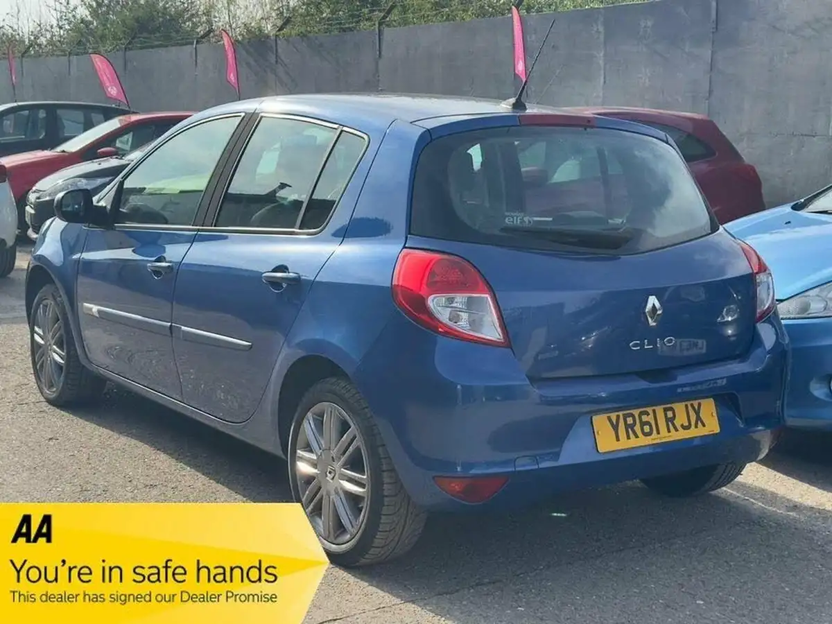 2011-renault-clio-16-dynamique-tom-tom-vvt-hatchback-5d-auto-big-4