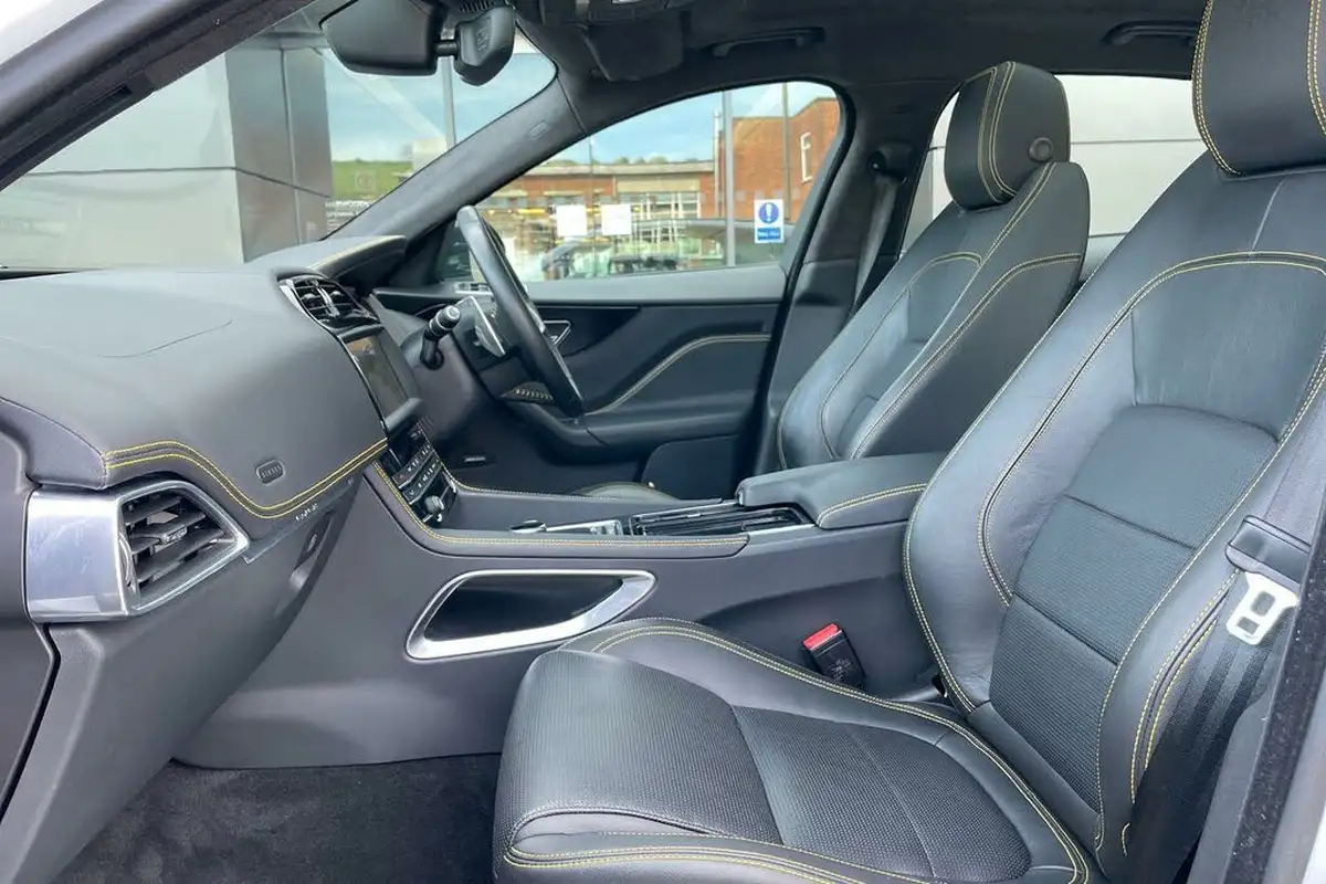 2019-jaguar-f-pace-30td-300-sport-big-34