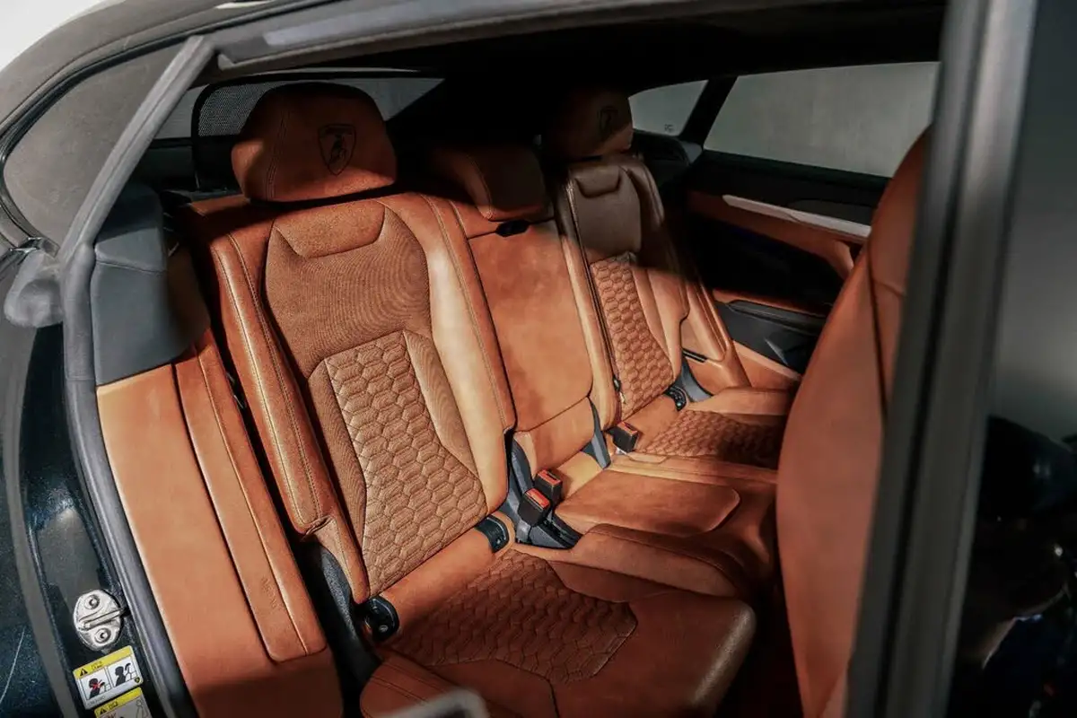 2019-lamborghini-urus-40-no-trim-big-19