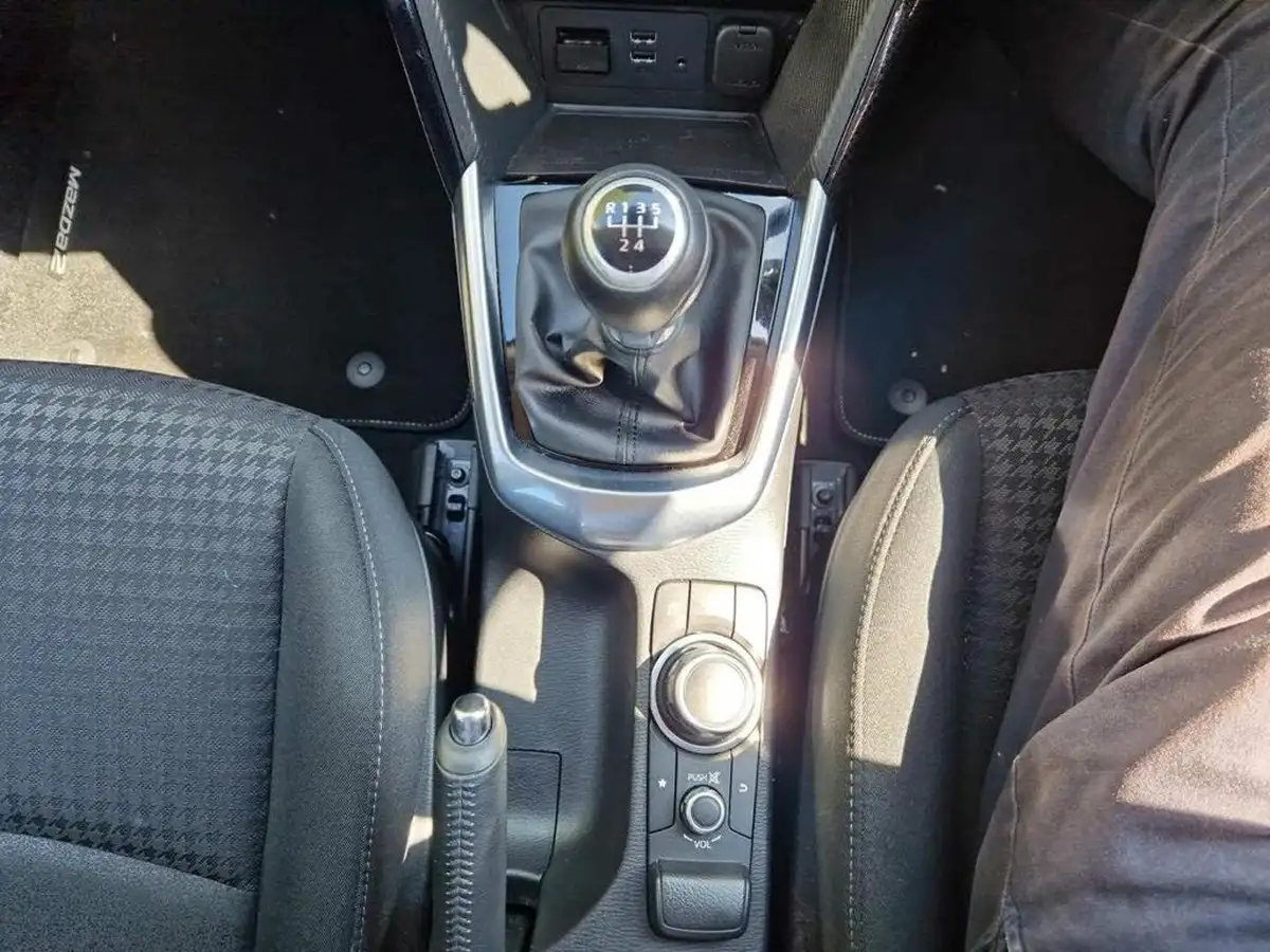 2019-mazda-mazda2-15-se-l-nav-big-12