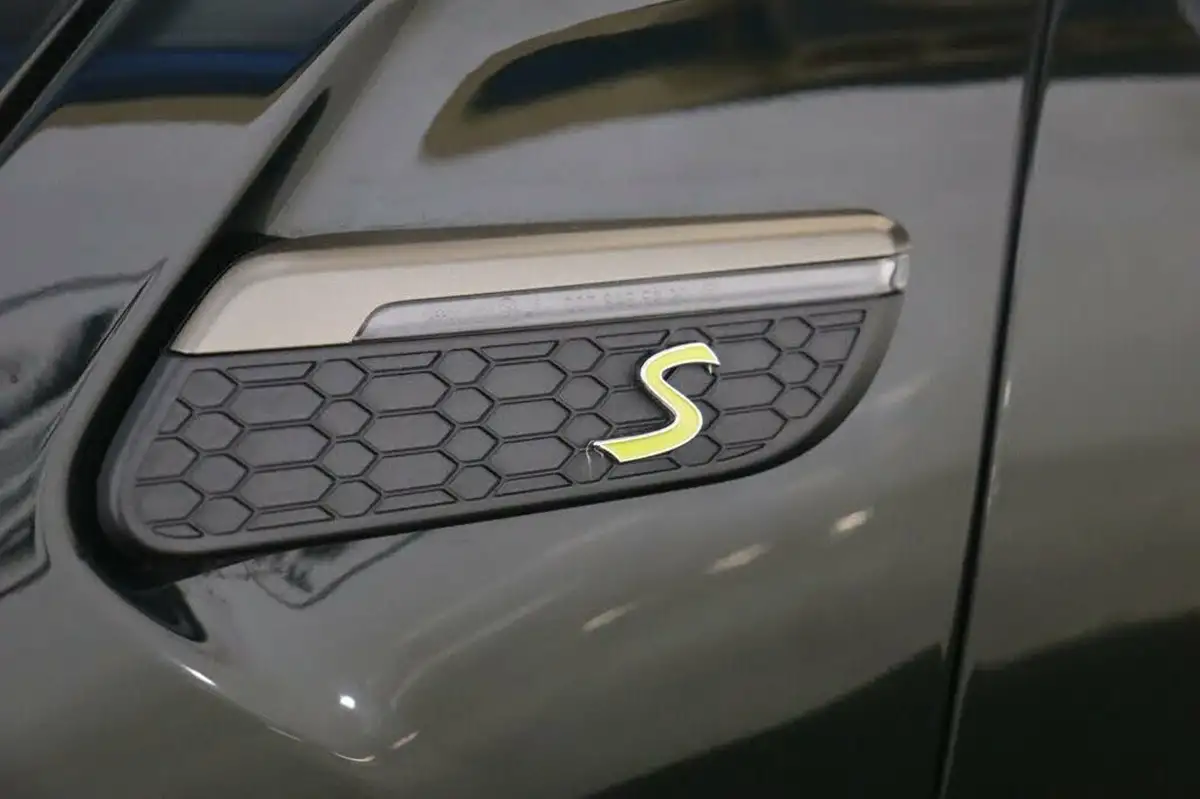 2023-mini-cooper-e-cooper-s-resolute-edition-big-4