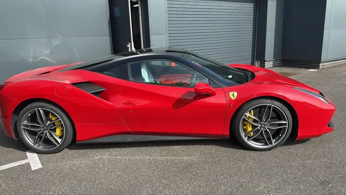 2017-ferrari-488-39-488-gtb-big-1