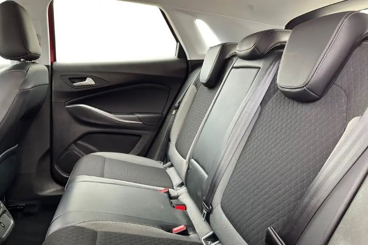 2019-vauxhall-grandland-x-12-tech-line-nav-big-8