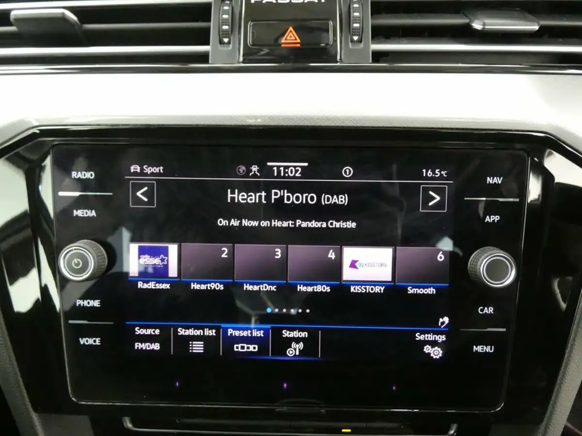 2021-volkswagen-passat-15-tsi-se-nav-saloon-4d-big-10
