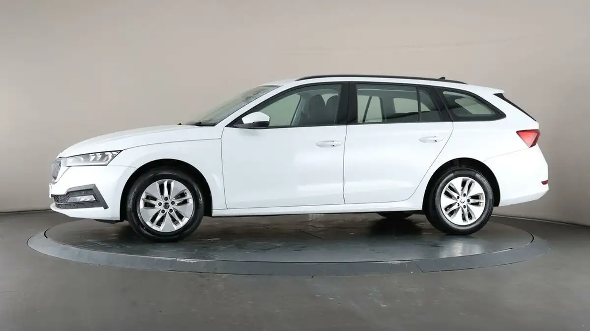 2023-skoda-octavia-20tdi-se-technology-116ps-estate-big-30
